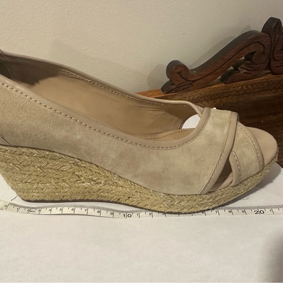 Geox Respira tan wedges
Size 7 - Picture 13 of 13